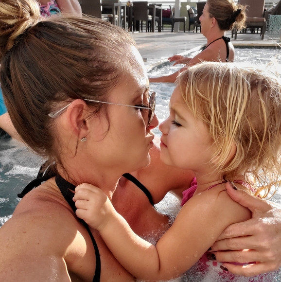 Meet your Posher, Jenny - Picture 2 of 4